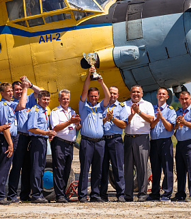 Кубок победителя конкурса «Золотые крылья-2019» завоевали краснодарские сельхозавиаторы